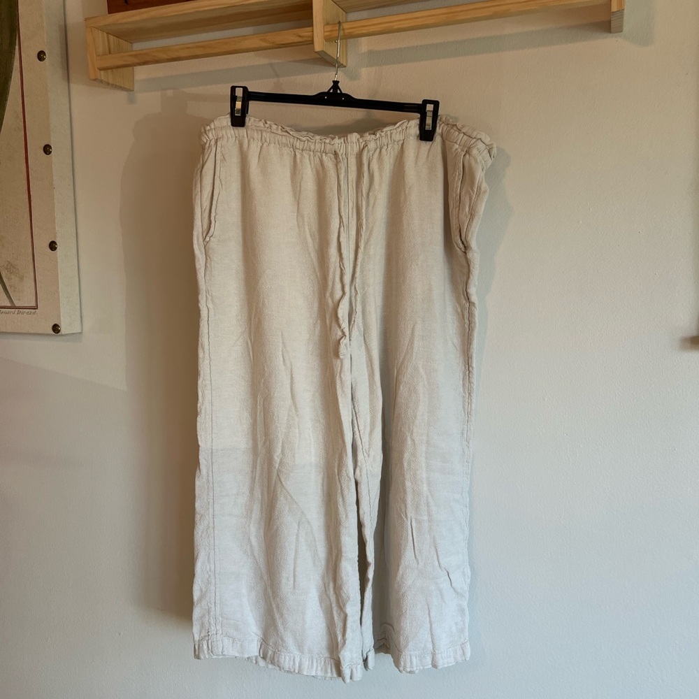 Time and Tru Light Beige Cropped Pants